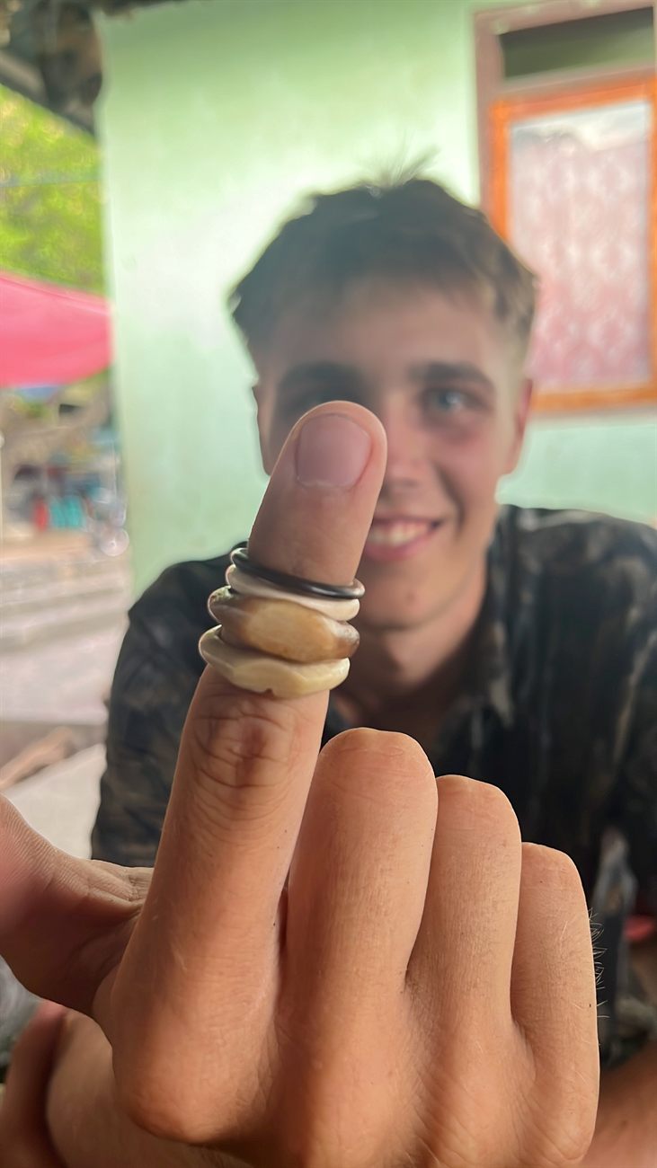 Lokaler Schmuck und Handwerk in Lamalera